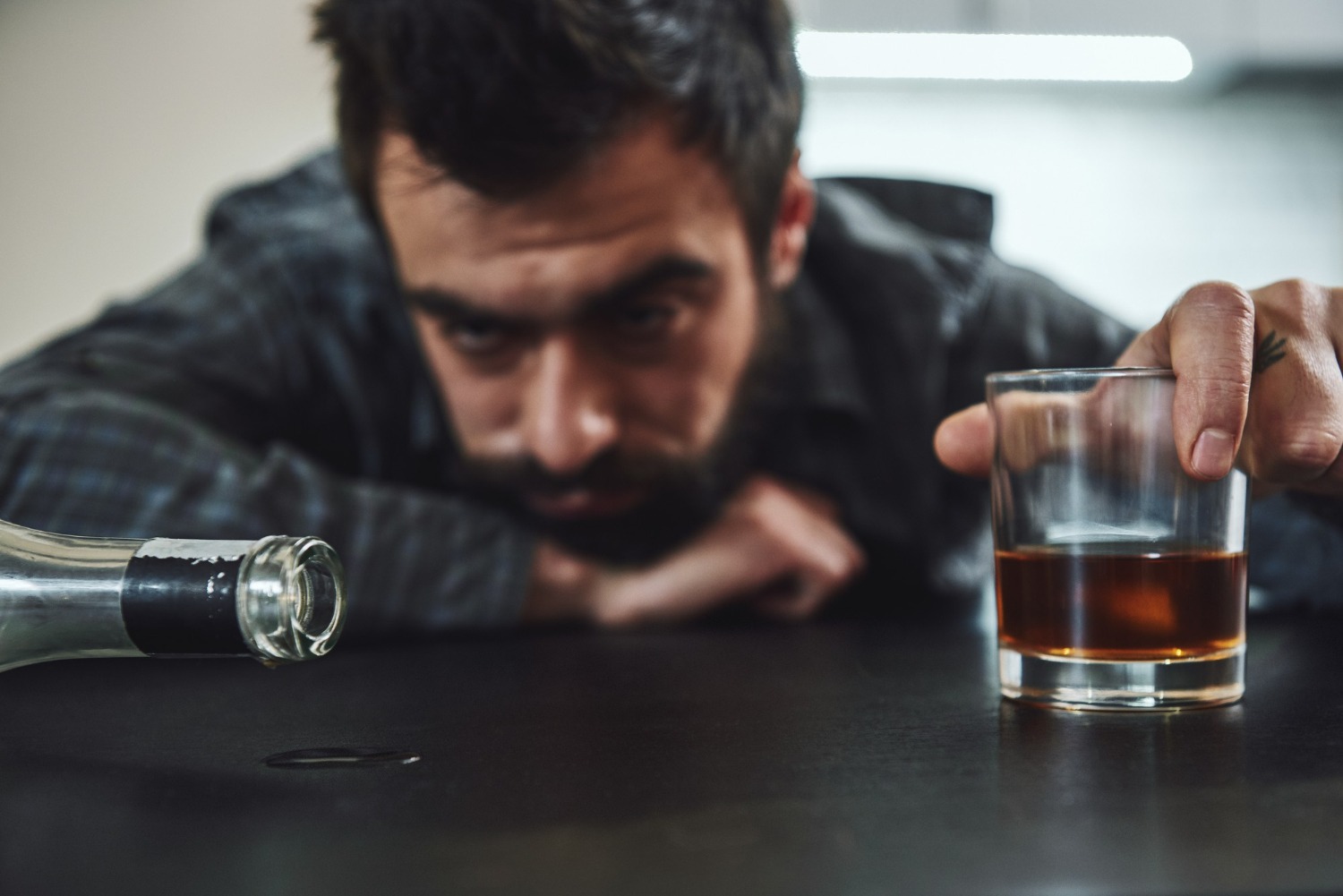 Otępienie alkoholowe – groźna konsekwencja uzależnienia od alkoholu